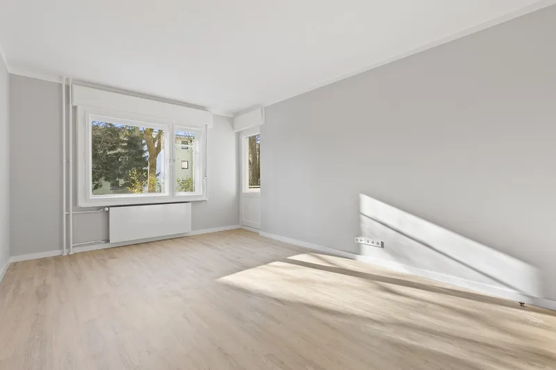 Große 3-Zimmer-Wohnung mit Einbauküche und Balkon sucht Nachmieter! — photo 1